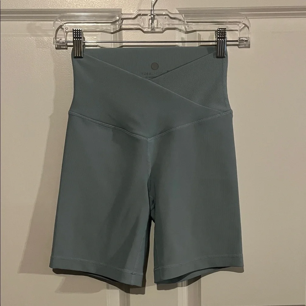Yogalicious Rib Crossover 7” shorts - Size XS - Picture 1 of 5